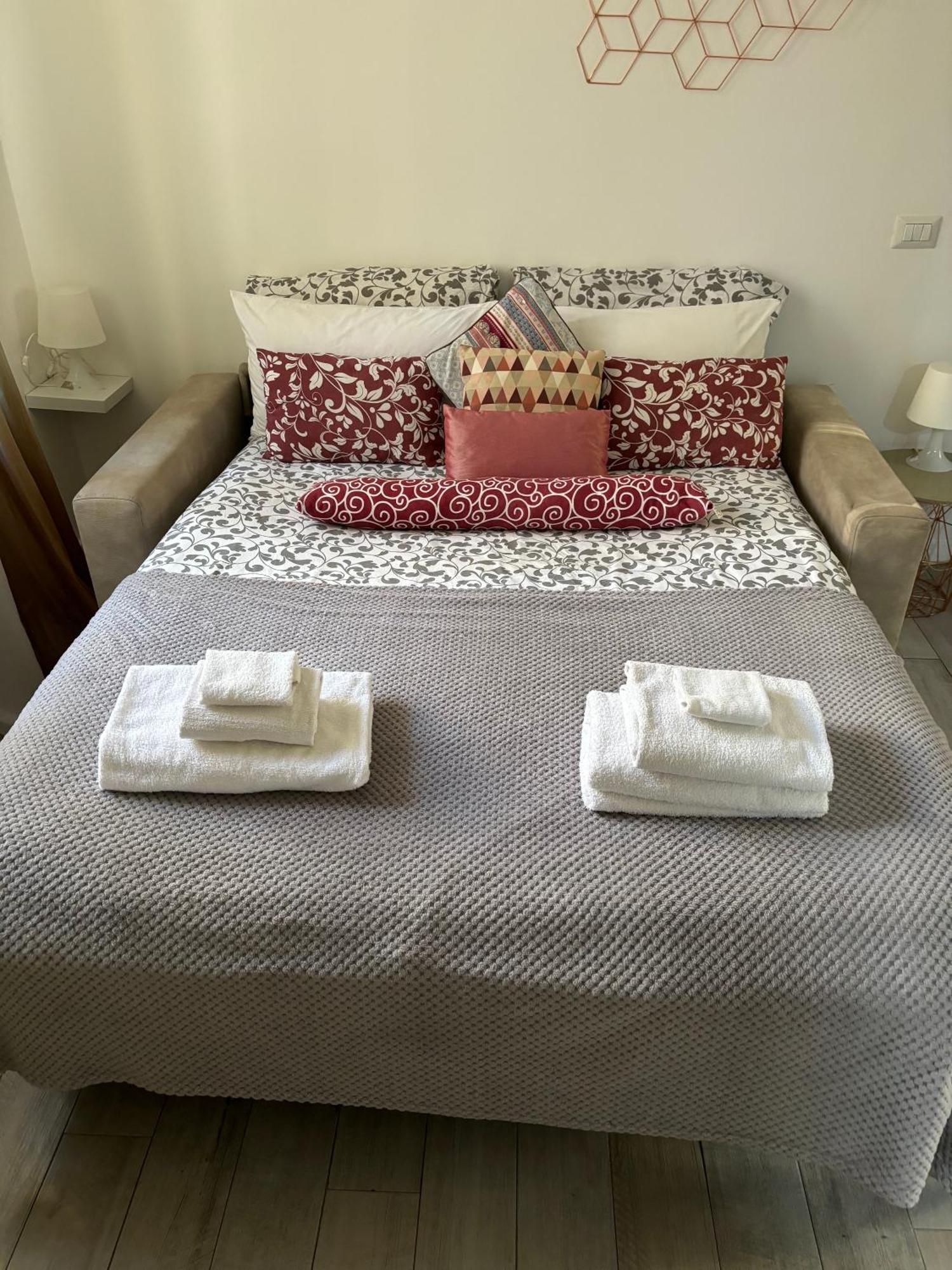 Joy House -Central City Near Metro Arco Della Pace Brera-Entire Apartment Perfect For Work & Play, Nightlife With Ac & Fast Wifi Welcome To The Cool Joy House! 밀라노 외부 사진