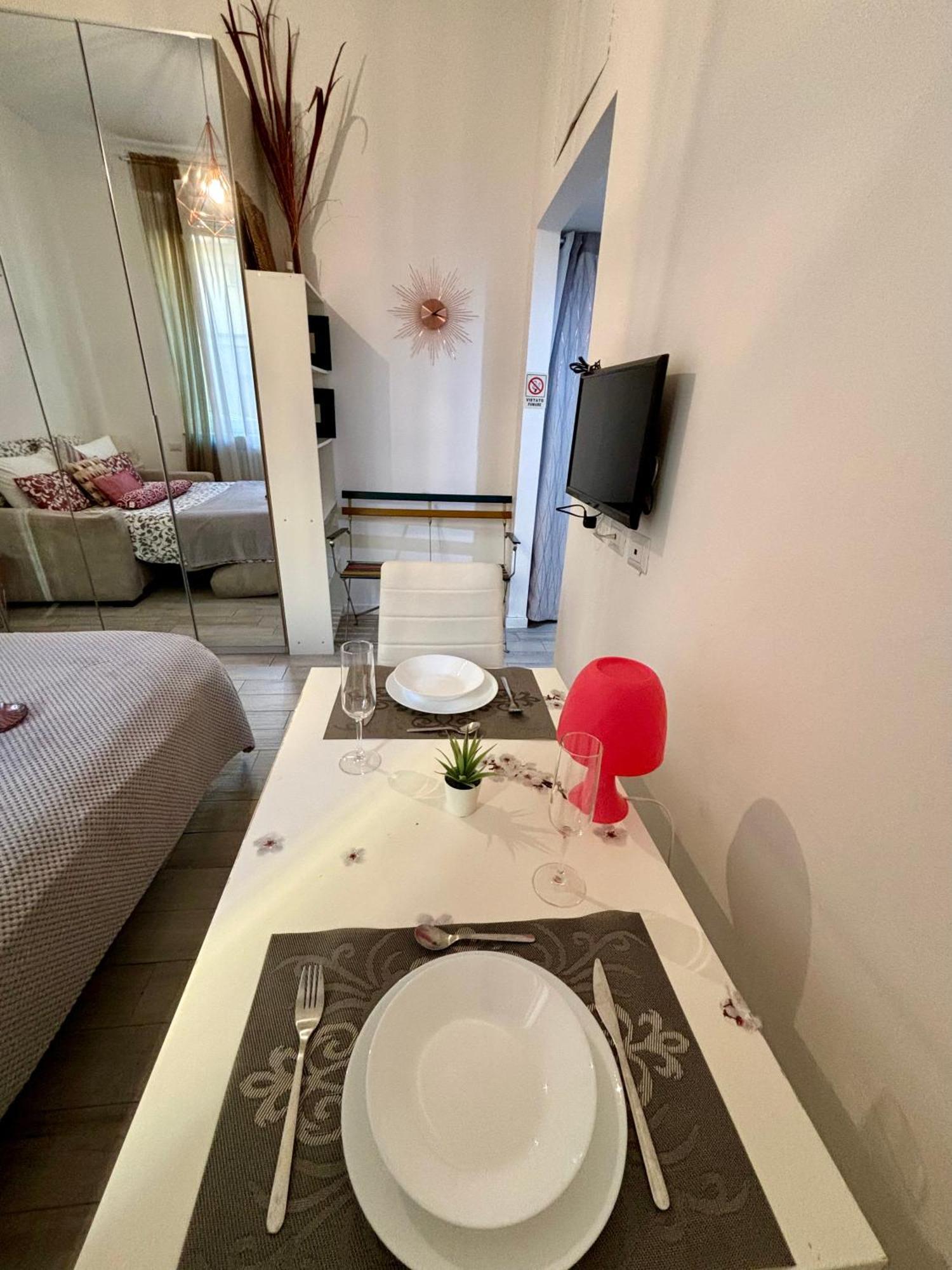 Joy House -Central City Near Metro Arco Della Pace Brera-Entire Apartment Perfect For Work & Play, Nightlife With Ac & Fast Wifi Welcome To The Cool Joy House! 밀라노 외부 사진